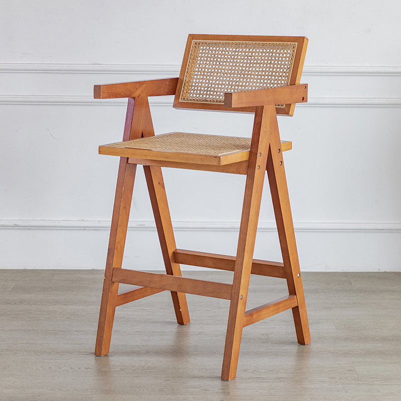 Eigentijdse lage rug vast hout gewapende barkruk met voetsteun