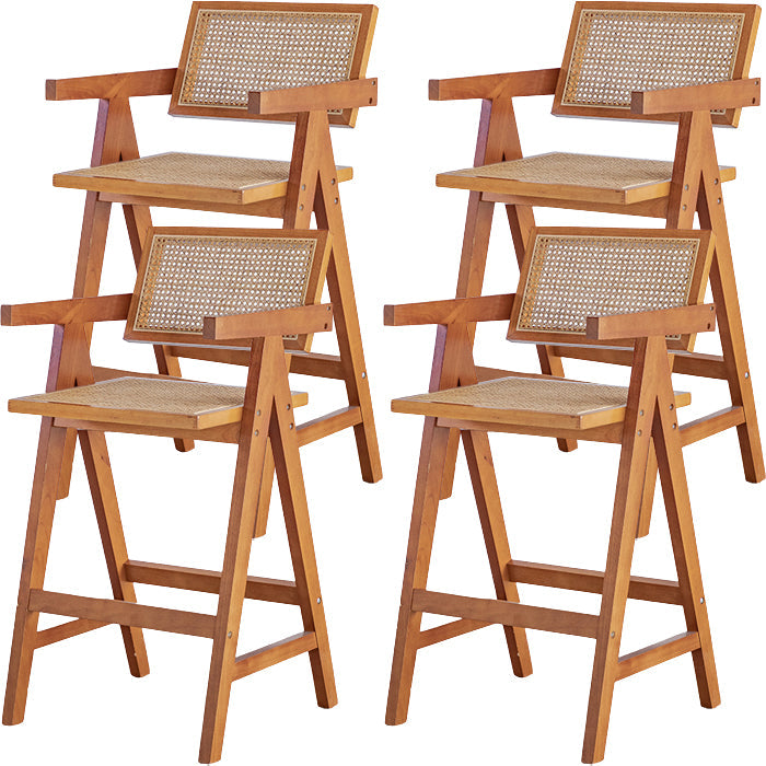 Eigentijdse lage rug vast hout gewapende barkruk met voetsteun