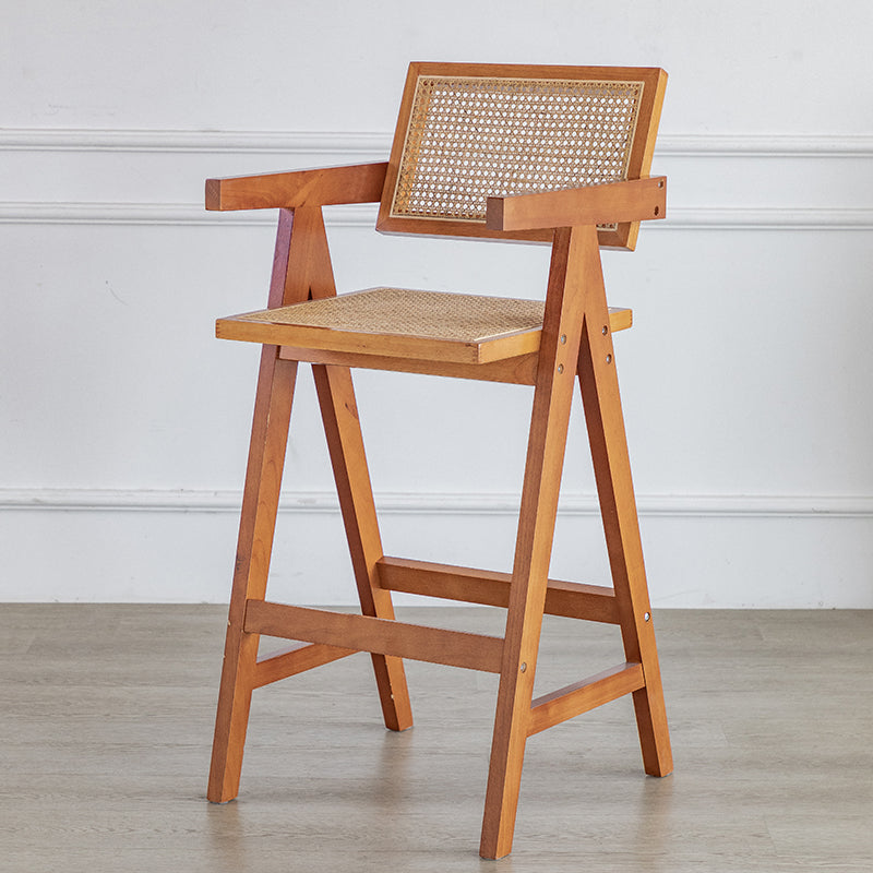 Eigentijdse lage rug vast hout gewapende barkruk met voetsteun