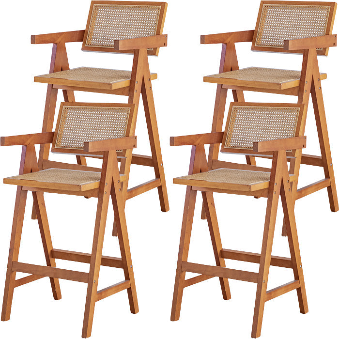 Eigentijdse lage rug vast hout gewapende barkruk met voetsteun