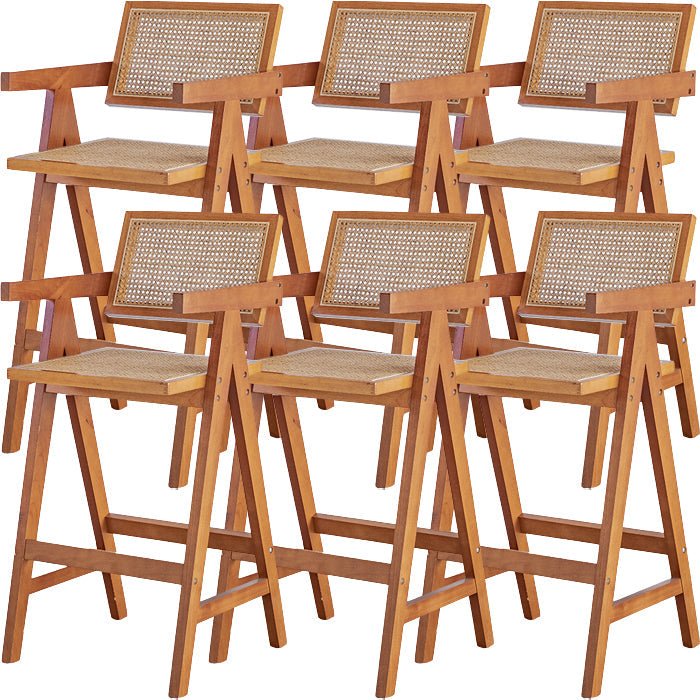 Eigentijdse lage rug vast hout gewapende barkruk met voetsteun