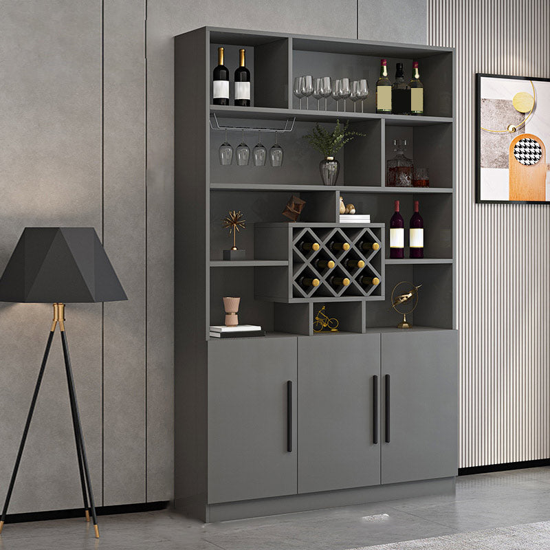 Moderne stijl gefabriceerde houten vloerwijnhouder met opbergplanken