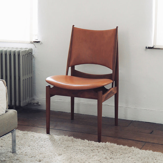 Legno massiccio contemporaneo e sedie da pranzo senza braccio in pelle finta