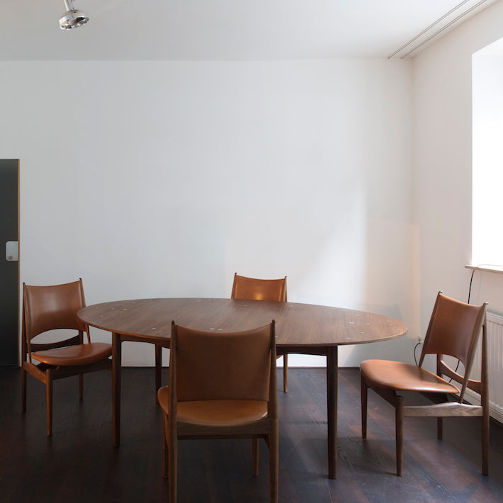 Legno massiccio contemporaneo e sedie da pranzo senza braccio in pelle finta