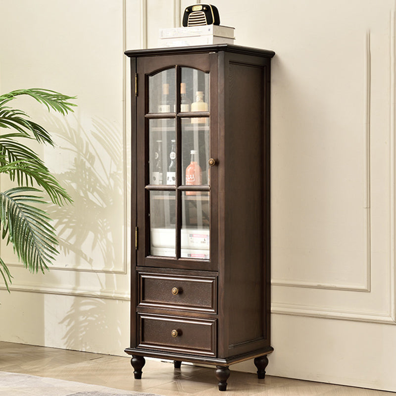 茶色の棚を備えた伝統的な無垢材の床ボトルホルダー