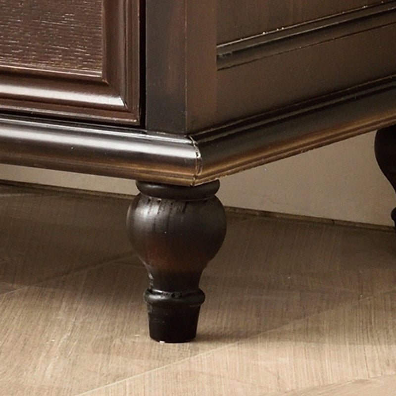 茶色の棚を備えた伝統的な無垢材の床ボトルホルダー