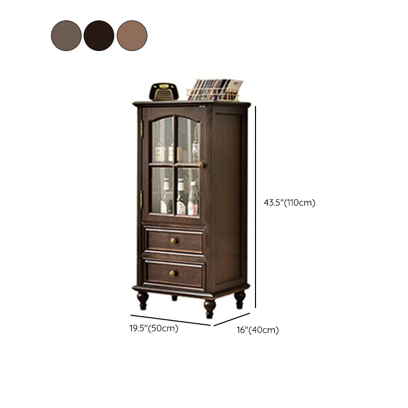 茶色の棚を備えた伝統的な無垢材の床ボトルホルダー