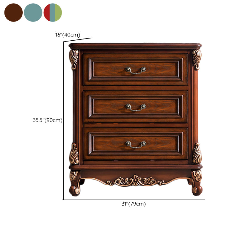 Tradizionale cassetta della camera da letto del torace in legno con 3 cassetti