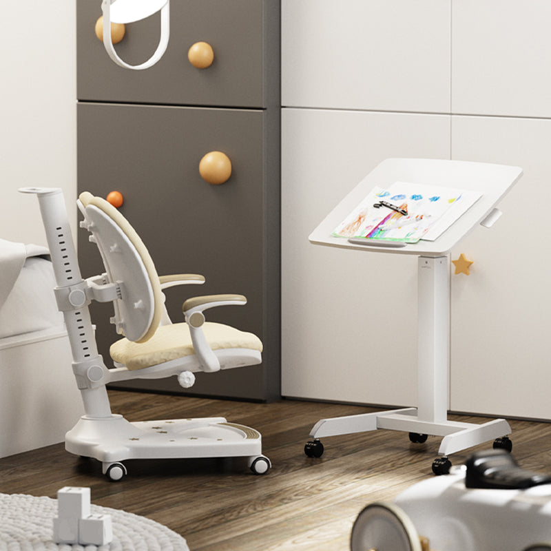 Convertisseur de bureau debout de bureau de forme rectangulaire en blanc