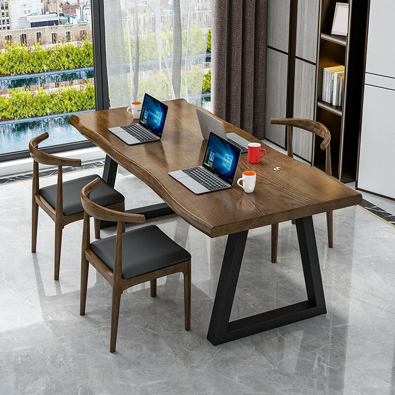 Table d'écriture de bureau de forme irrégulière bois brun avec des jambes en métal