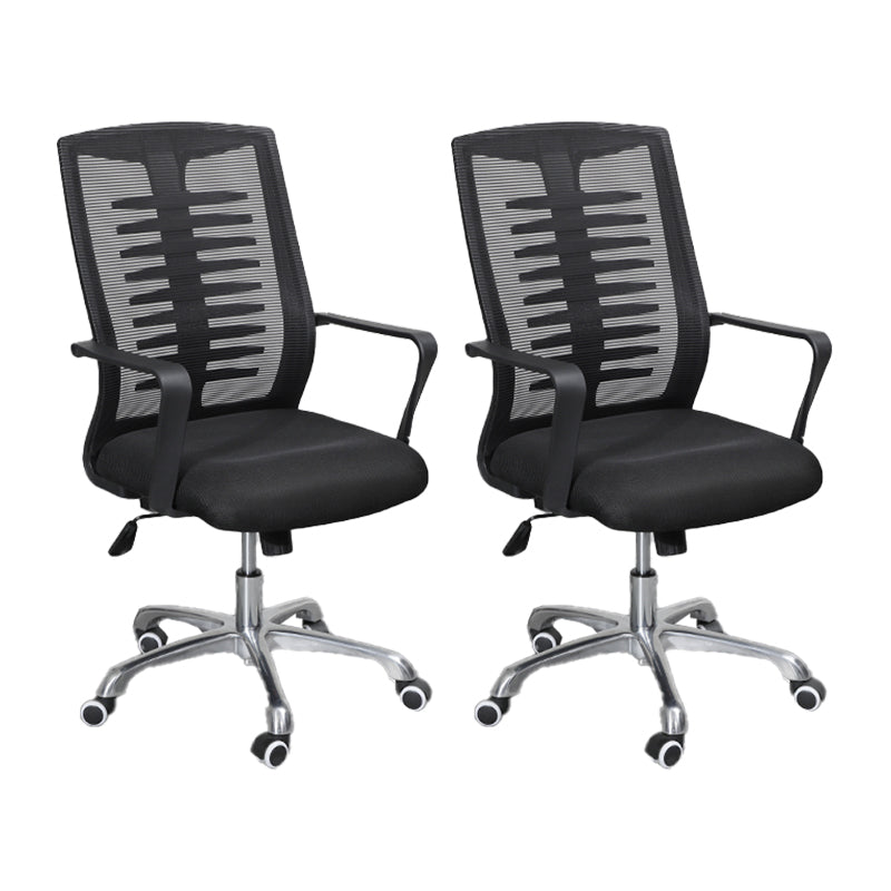 モダンなスライドスイベルチェアは、車輪付きの調整可能なシートの高さです