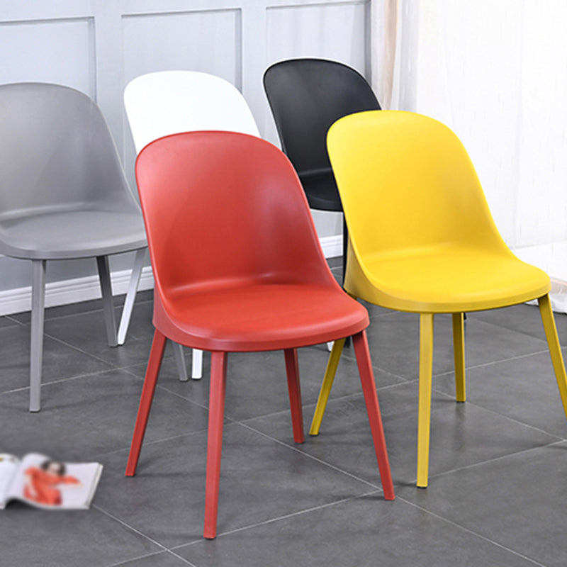 Sedia laterale semplice moderna sedia da pranzo in plastica per sala da pranzo