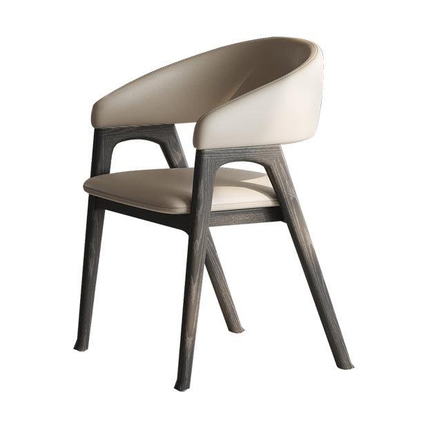 Open rugarm gestoffeerd en massief houten dineren accentstoel