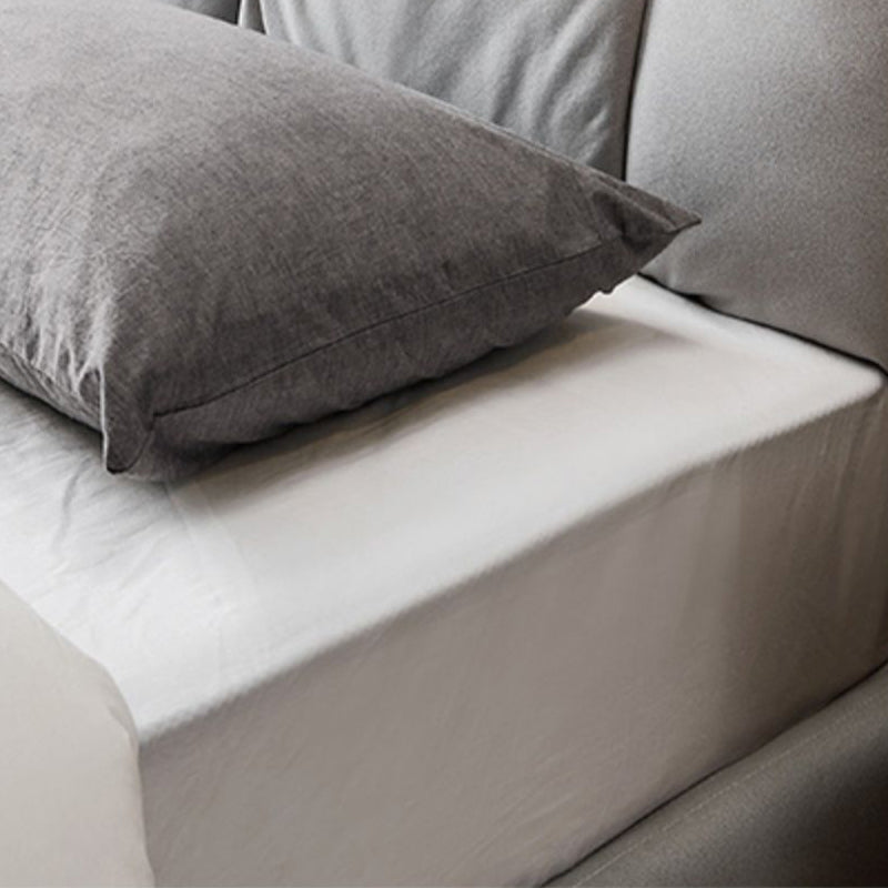 Letto standard grigio da 40,55 "con materasso con headboard rivestito