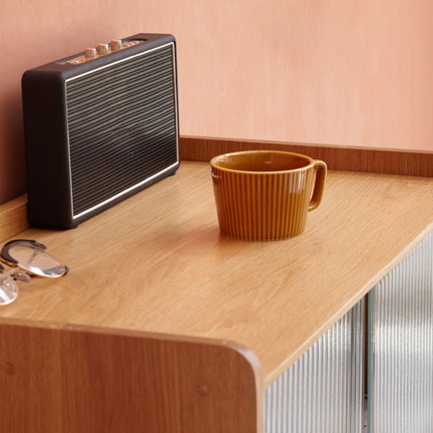 ガラスパーン1-リビングルーム用の引き出し固体木材アクセントキャビネット