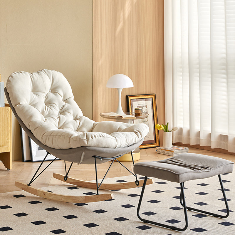 Sedia scandinava Parsons con beige trapuntato e base a slitta