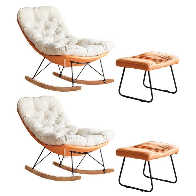 Sedia scandinava Parsons con beige trapuntato e base a slitta