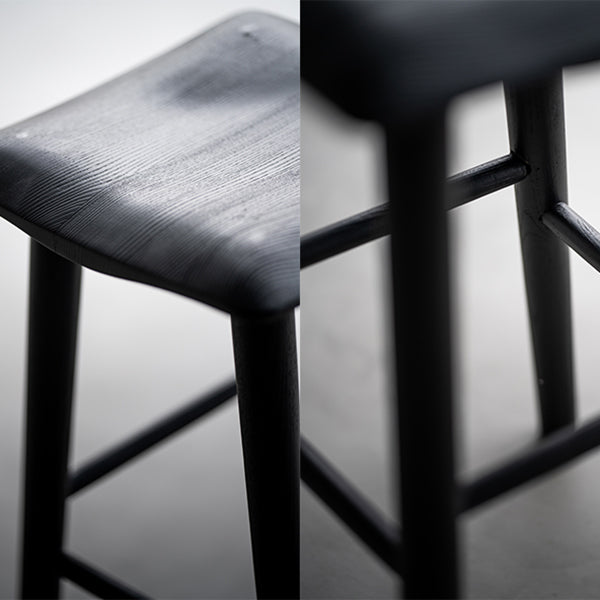 Sgabello da bar senza schienale in legno in legno massiccio di cenere contemporanea con poggiapiedi