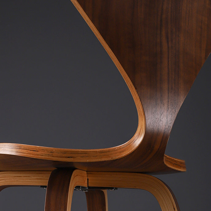 フットレスト付きの現代的な輪郭のある腰部のバースツール