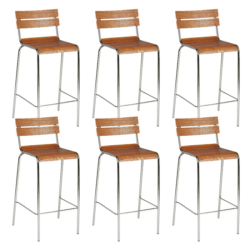 Sgabello da bar senza braccia con poggiatebra contemporanea con base in metallo d'argento