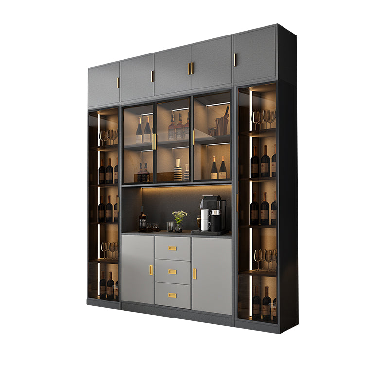 保管棚付きの現代的な自立型の木製ワインボトルホルダー