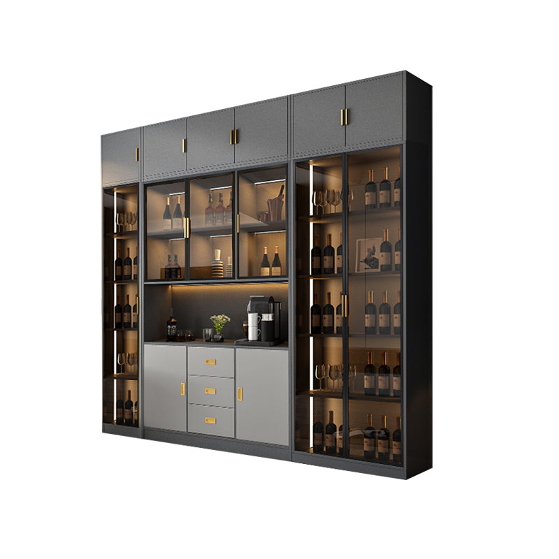 保管棚付きの現代的な自立型の木製ワインボトルホルダー