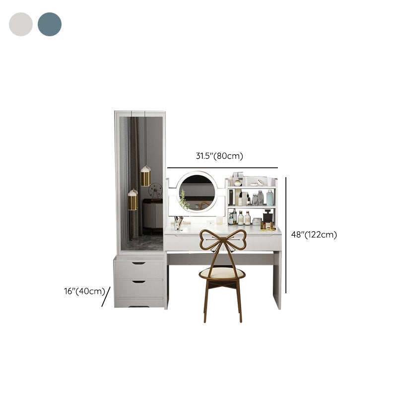 Moderne en bois avec une chambre de maquillage miroir éclairé de chambre à coucher