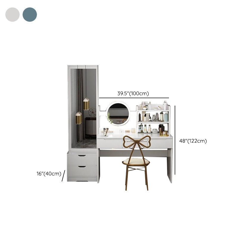 Moderne en bois avec une chambre de maquillage miroir éclairé de chambre à coucher