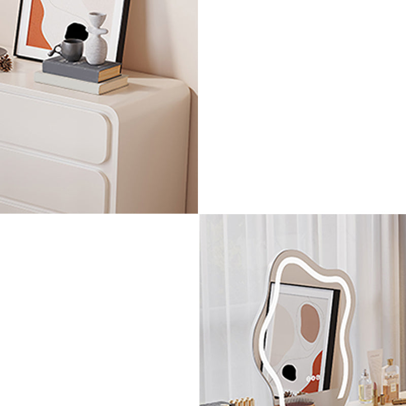 Moderne avec un tiroir en bois à chambre éclairée de maquillage miroir