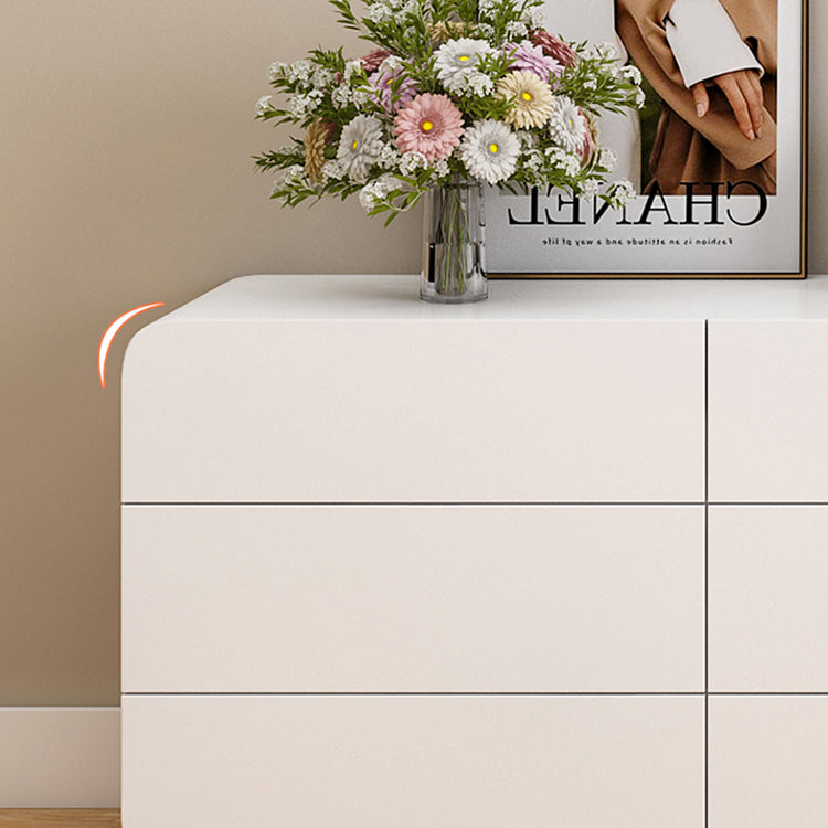 Eigentijdse heldere witte slaapkamer houten verlichte spiegel make-up ijdelheid