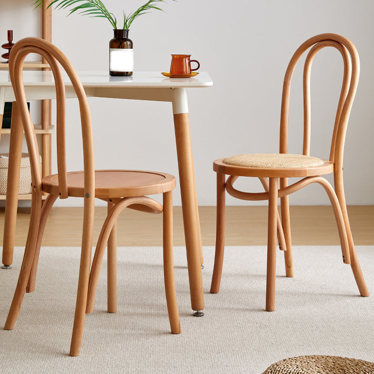 Sala da pranzo contemporanea in legno massiccio.