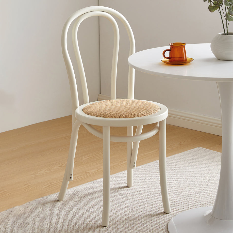Sala da pranzo contemporanea in legno massiccio.