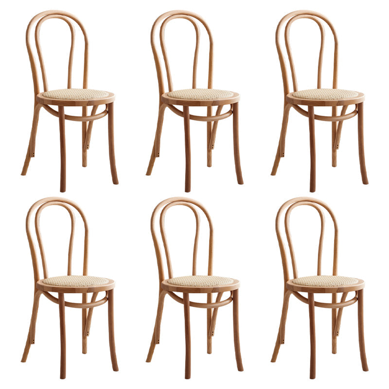 Sala da pranzo contemporanea in legno massiccio.