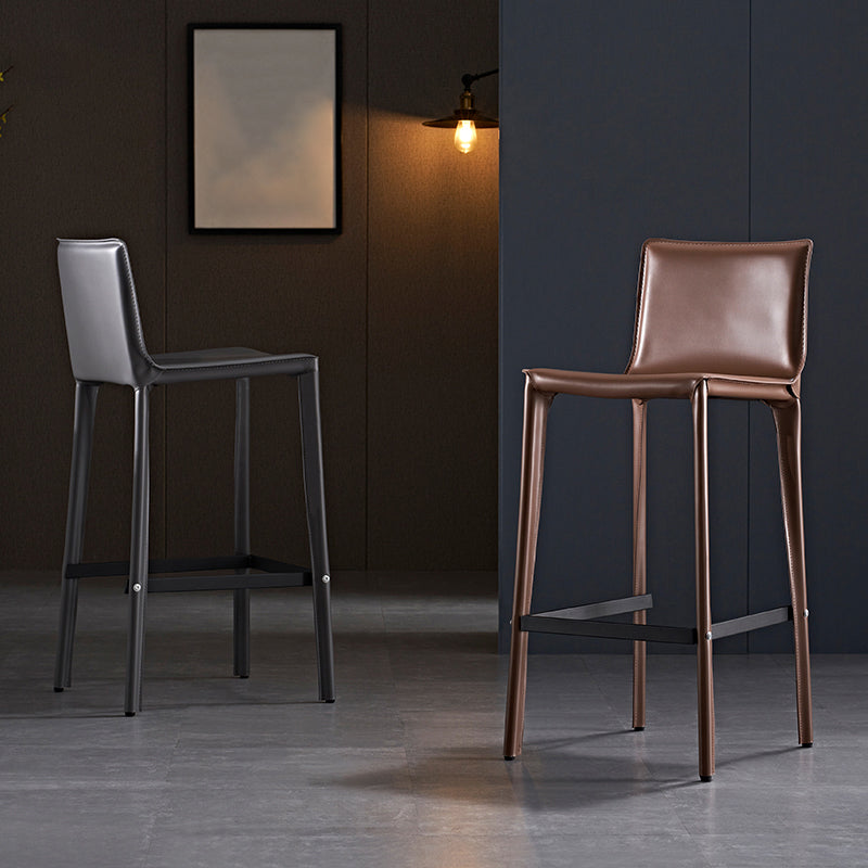 Tabouret de comptoir de dossier industriel de 39 "à hauteur avec coussin en cuir
