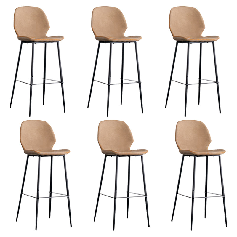 Sgabello da bar sul retro rivestito per interno industriale con base metallica