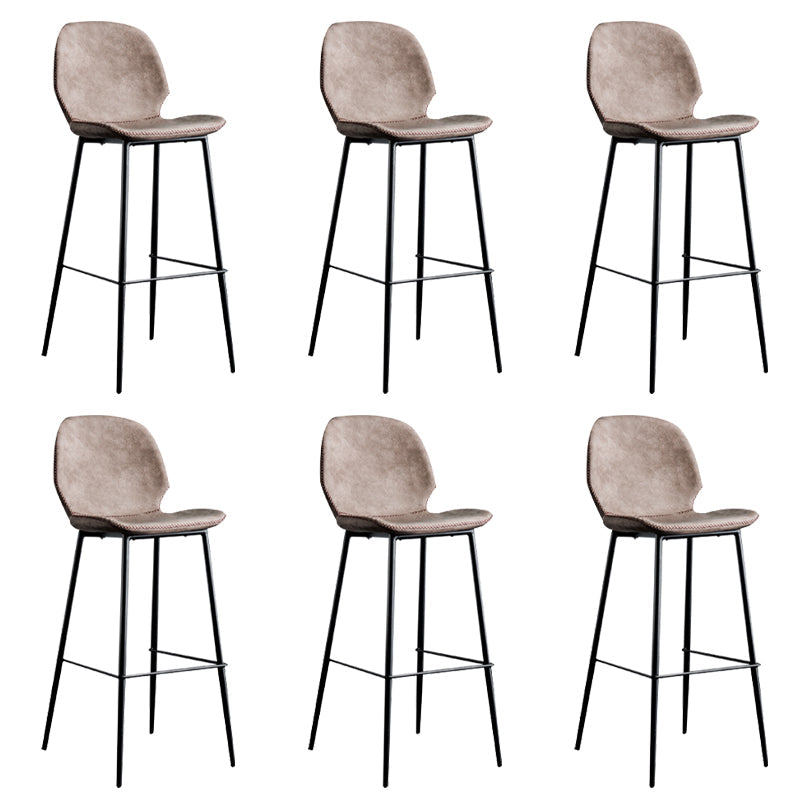 Sgabello da bar sul retro rivestito per interno industriale con base metallica