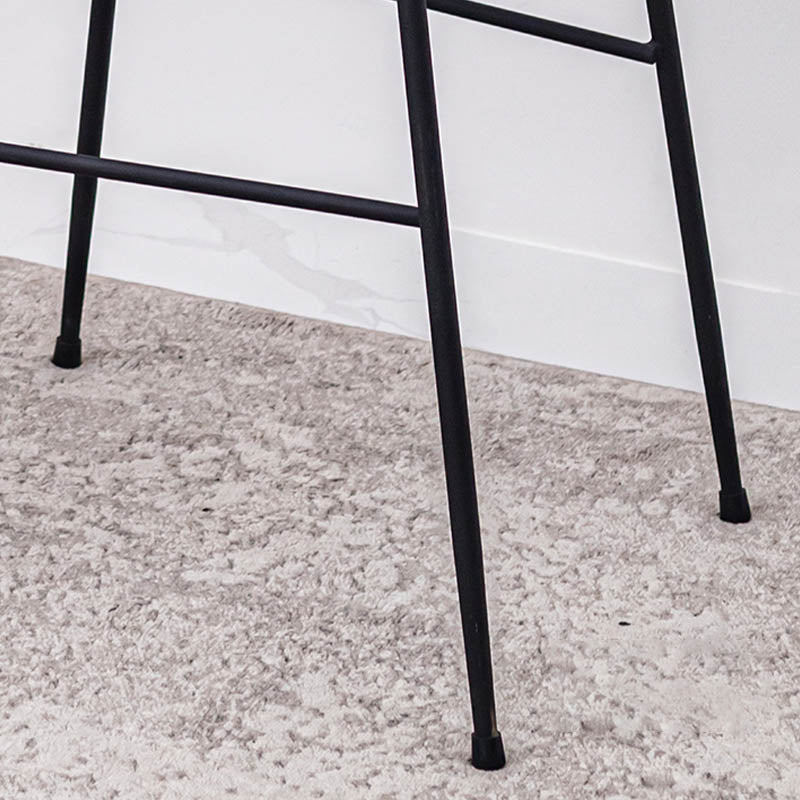 Sgabello da bar in basso contenuto industriale imbottito con base metallica