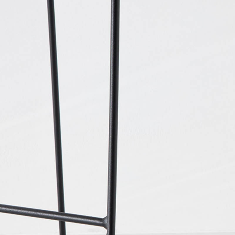 クッションと金属ベースを備えたモダンスタイルのバックレストカウンタースツール