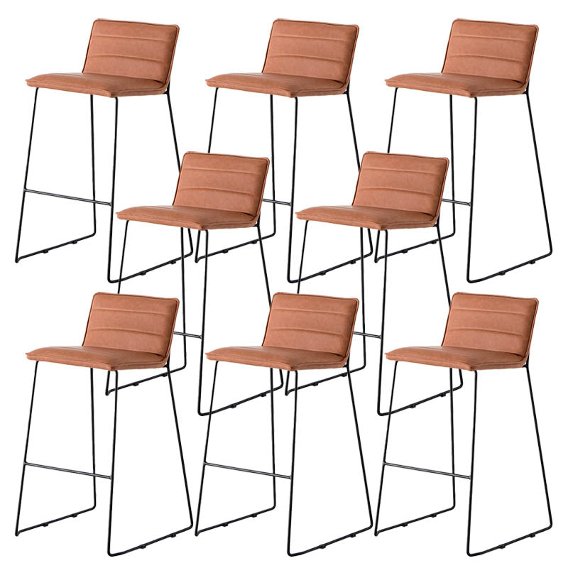 クッションと金属ベースを備えたモダンスタイルのバックレストカウンタースツール