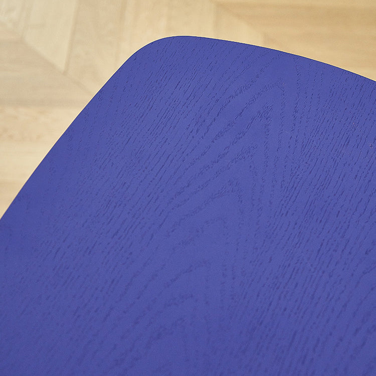 Eigentijdse ashout voorgevormde stoel binnen armloze barkrukken