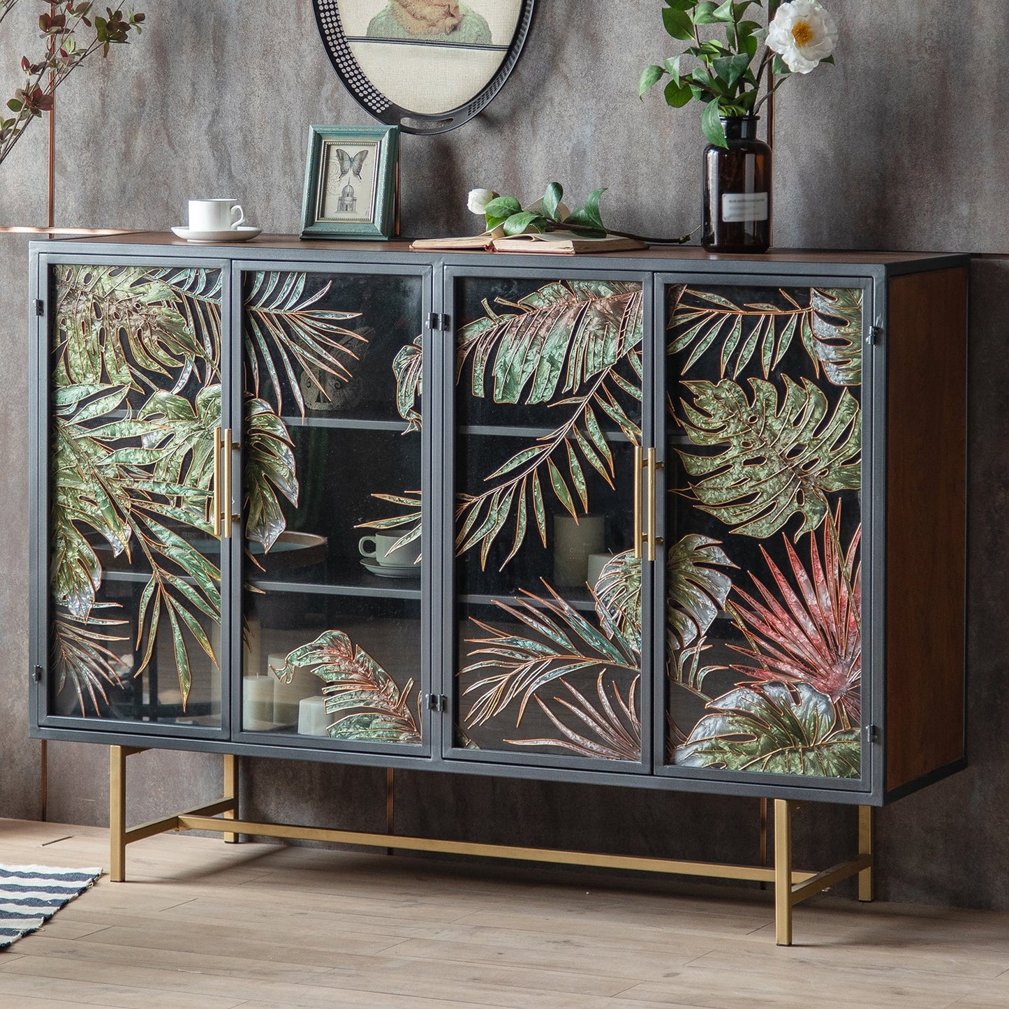 Tradizionale mobile in legno in porcellana in vetro con porte con porte