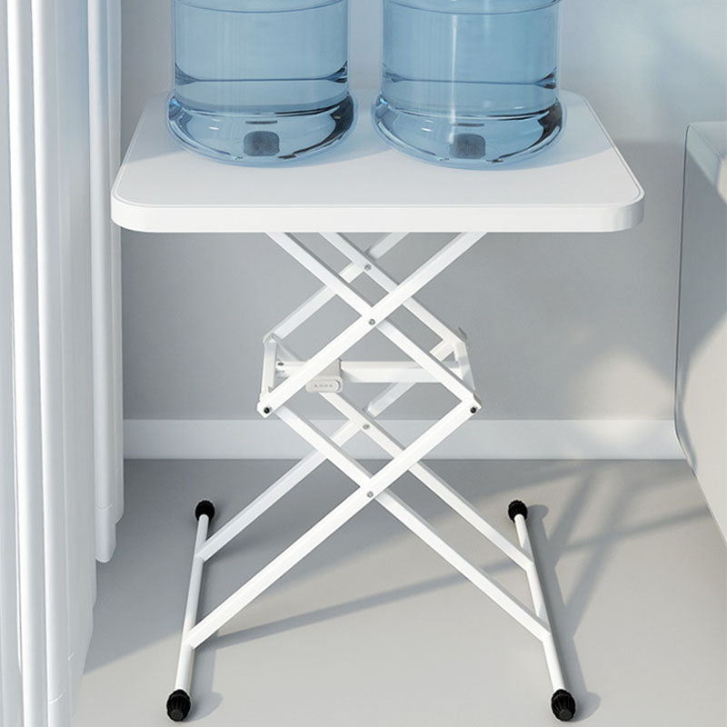 Escritorio de oficina plegable de forma rectangular con patas de metal en blanco