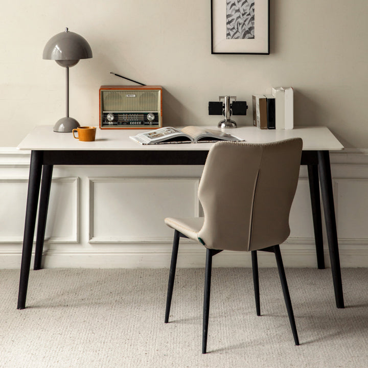 Mesa de comedor blanca de piedra rectangular moderna con 4 piernas negras de roble