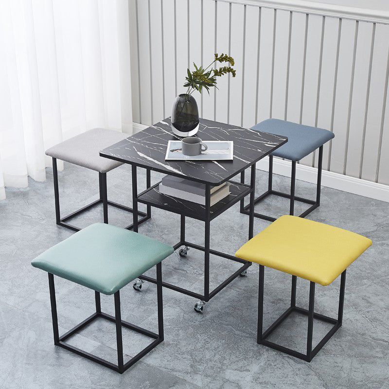 Set di dinette a 5 pezzi moderni con tavolo da pranzo in legno fabbricato e 4 sedie