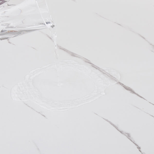 Set di dinette a 5 pezzi moderni con tavolo da pranzo in legno fabbricato e 4 sedie