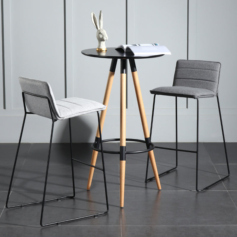 Sgabelli da bar sul retro imbottito senza braccio contemporaneo con base metallica