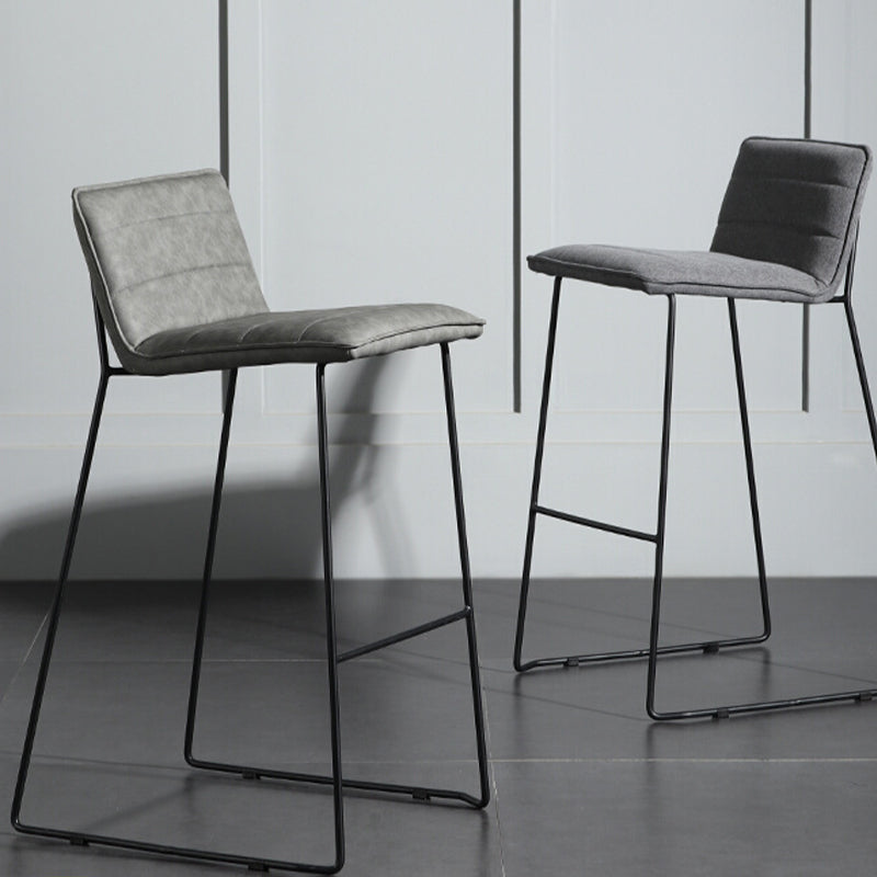 Sgabelli da bar sul retro imbottito senza braccio contemporaneo con base metallica