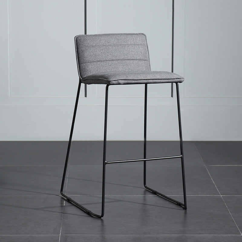 Sgabelli da bar sul retro imbottito senza braccio contemporaneo con base metallica