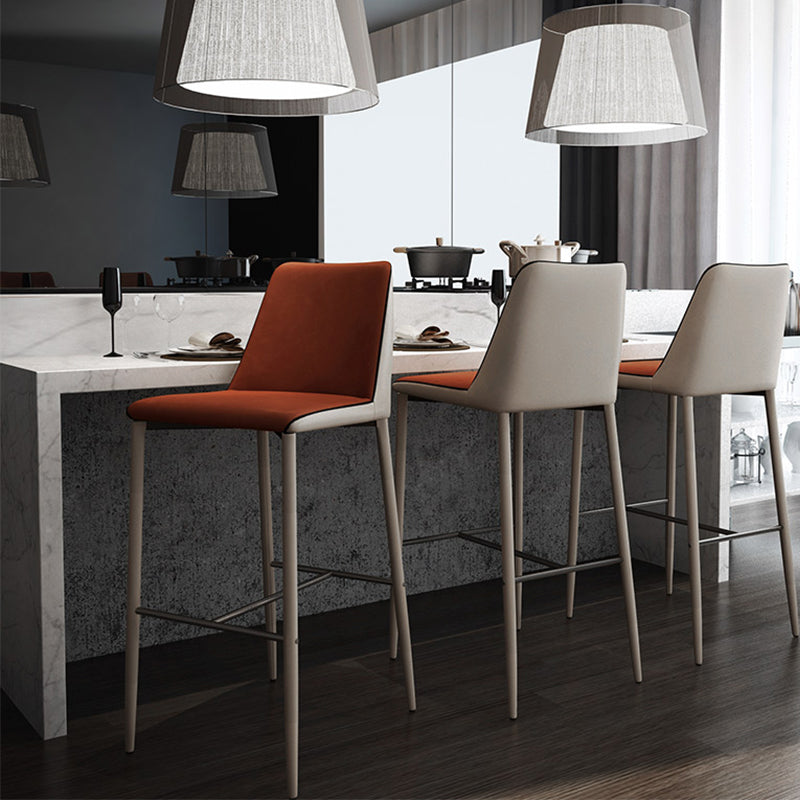 Sgabelli da bar in pelle con finto.