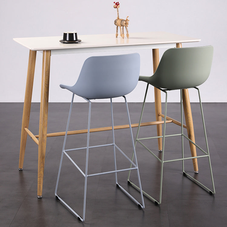 Taburete de barra sin brazo de plástico de plástico contemporáneo con base de metal